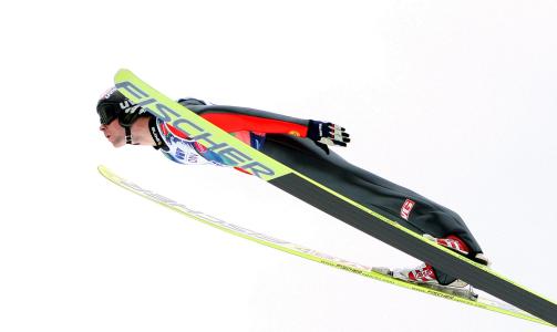BEST IGJEN: Anders Jacobsen tok bronse i den individuelle konkurransen. Under laghoppingen i dag var han igjen Norges bestemann. Foto: Antonio Bat, EPA/Scanpix