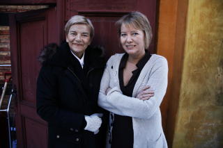 BR�K: Ingunn Yssen og Marie Simonsen har skrevet boka Br�k sammen. Simonsen mener det blir ekstra br�k rundt Inger Lise Hansen fordi hun er kvinne.
Foto: Steinar Buholm / Dagbladet