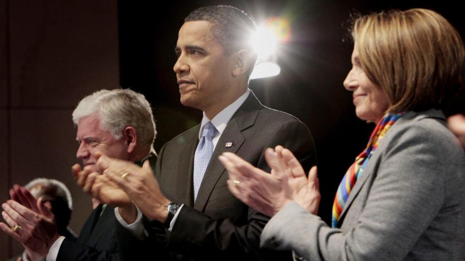 HARD KAMP: USAs president Barack Obama har brukt all sin tid den siste uka for � sikre flertall for helsereformen. L�rdag m�tte han sine partifeller i Kongressen for � mane dem til kamp for reformen, som skal sikre at flere amerikanere har et helsetilbud. Foto: REUTERS / Jonathan Ernst / SCANPIX