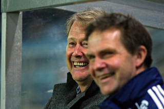 SM�RBLID: �ge Hareide hadde all grunn til � smile underveis kampen. Her med assistent Svein Fj�lberg. Foto: Alf Ove Hansen / Scanpix
