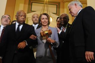 VETERAN: John Lewis (til venstre) har v�rt med p� mye i amerikansk politikk, men det er lenge siden han opplevde noe s� ille som p� l�rdag. Foto: EPA