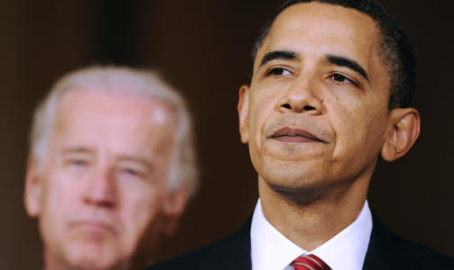 TAKKET:  En time etter nattas ja i Representantenes hus, kom president Barack Obama med en fem minutter lang takk fra Det hvite hus, sammen med visepresident Joe Biden. FOTO: AP/SCANPIX.