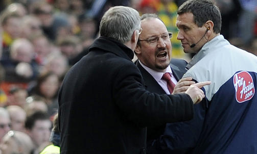 KRANGEL: Det ble hett p� sidelinja da United fikk straffesparket. Foto: REUTERS/Russell Cheyne