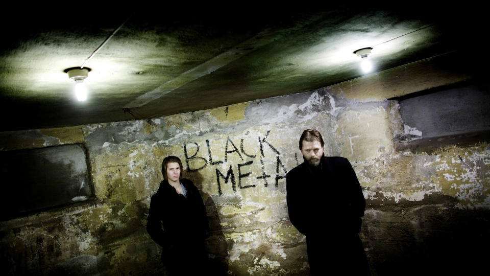 I m�rket: I kjelleren under lokalene som huset den beryktede platebutikken H�lvete, fins fortsatt minner fra de harde �ra. H�vard Rem har skrevet en bok om black metal. S�nnen Simen spiller i bandet �rkenkj�tt. Foto: Linda N�sfeldt