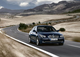 112 000: I prisklassen p� dr�yt 500 000 kroner, f eks BMW 520, koster bilen med typisk bilbruk 112 000 kroner.