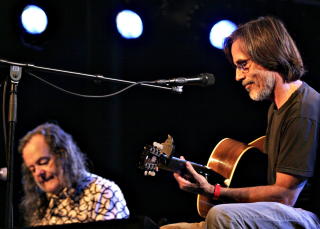 JACKSON BROWNE: Den innflytelsesrike l�tskriveren Jackson Browne kommer til Frognerbadet for aller f�rste gang. Her fra Notodden i 2006. Foto: Bj�rn-Owe Holmberg