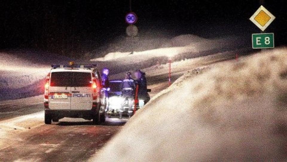 LOMMELYKT-LYS: Her blir den unge sj�f�ren stanset av politiet etter � ha kj�rt 75 kilometer p� E6 og E8 uten lys i g�r kveld. Foto: Bj�rn Lockertsen