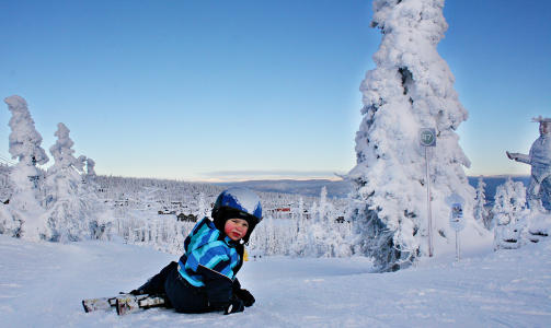 P� TOPP: Eventyrparken p� Trysilfjellet H�yfjellssenter er et eldorado for ferske slalomkj�rere, som William (4). Foto: Hilde Schjerve