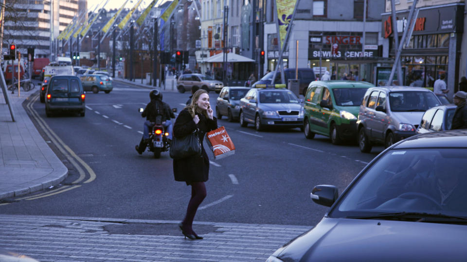FLASKEHALS: Trafikken i Cork lever opp til navnet! Men irene tar det med godt hum�r og er vant til at trafikken g�r tregt. Foto: Eivind Pedersen