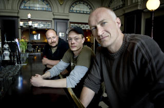 VIL HA DEBATT: F.v. Produsent Bj�rn Arne Odden, Kristoffer Joner og Erik Thorstvedt. Foto: �istein Norum Monsen