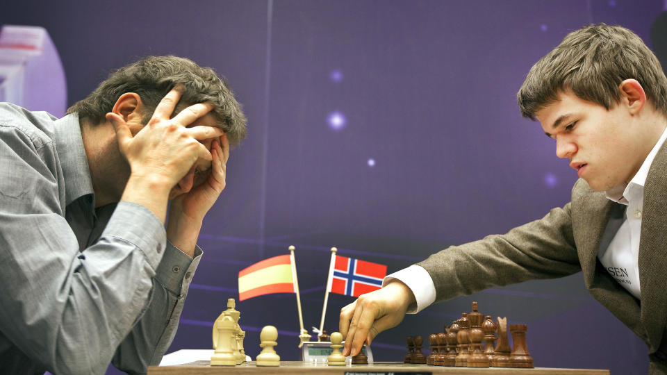 KAN VINNE GRAND-SLAM: Magnus Carlsen kan vinne Grand Slam-turneringen i Romania i morgen. Foto: AFP PHOTO / ANP KOEN SUYK