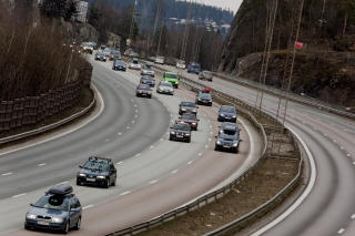 EN DEL TRAFIKK: For mange starter p�skeferien i dag, og det er allerede litt k� ut av Oslo. Dette bildet er tatt i fjor.
Foto: Stian Lysberg Solum / SCANPIX