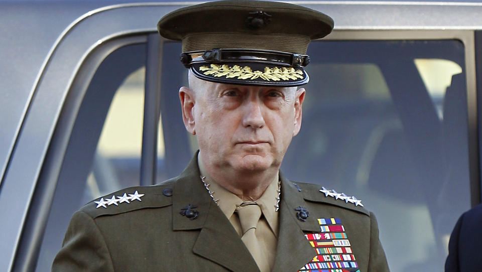 OPPSIKT: Saken mot Wuterich vekker oppsikt helt opp til toppniv� hos US Marines. Her ankommer firestjerners general James Mattis h�ringen der datoen for rettssaken ble satt. Foto: REUTERS/Mike Blake/Scanpix




 - Tags: POLITICS MILITARY CRIME LAW CONFLICT)