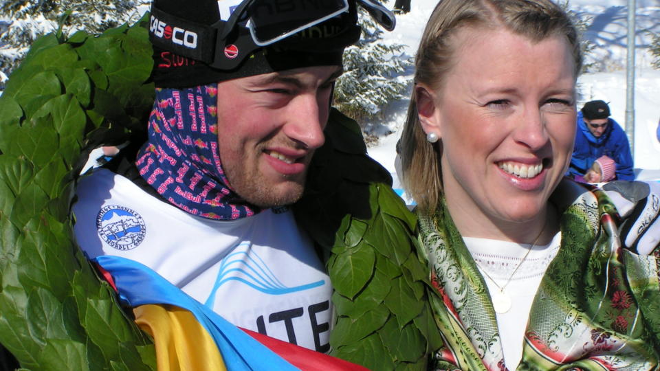 SUVEREN: 
Petter Northug, Strindheim vant herreklassen i det 60. Flyktningerenn mellom Nordli i Norge og G�ddede i Sverige. Her sammen med kransjente Linn Tots�s (Norgesmester i volleyball for Koll i flere sesonger).Foto: Karl Audun Fagerli, Flyktningerennet