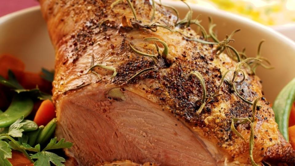 P�SKESNADDER: Klassisk lammesteik er enkelt � lage og smaker kjempegodt. Foto: matprat.no