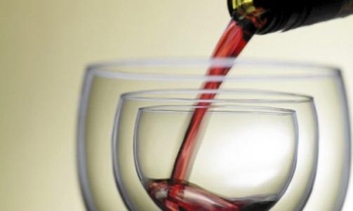TIL LAM: En god lammestek fortjener en god r�dvin. Foto: istockphoto