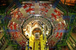 SOM HUS: Detektorene, som registrerer kollisjonene, er gigantiske. Foto: CERN