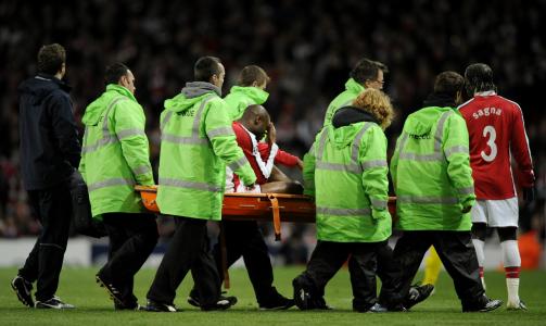 OGS� UTE FOR SESONGEN: William Gallas mister trolig ogs� resten av Arsenals sesong med en leggskade.Foto: SCANPIX/AP Photo/Tom Hevezi