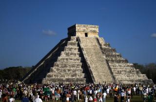 STEINGAMMELT: Mexicos ruinby er erkl�rt for � v�re et av verdens underverker. Foto: AP Photo/Israel Leal/SCANPIX