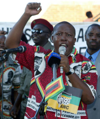 KONTROVERSIELL: ANC Youth-leder Julius Malema, som i g�r talte til ungdomspartiet til Robert Mugabes regjeringsparti Zanu-PF. Foto: AFP/Scanpix