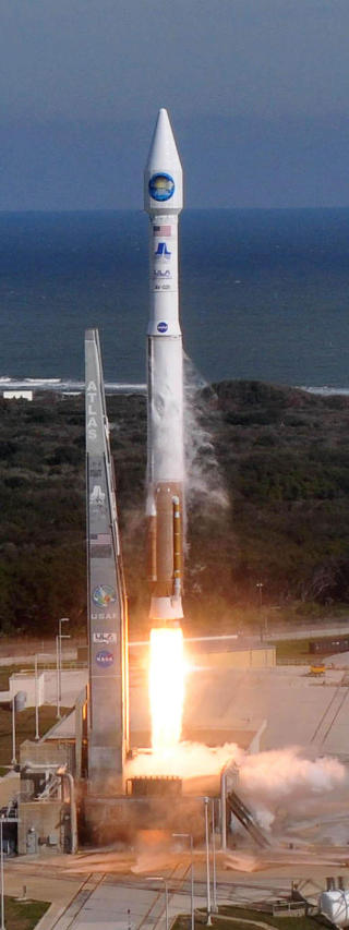 FLAMMENDE: Etter �n utsettelse ble SDO skutt opp fra Cape Canaveral Air Force Station 11. februar om bord en Atlas V-rakett. Foto:  
AFP PHOTO/NASA/SCANPIX