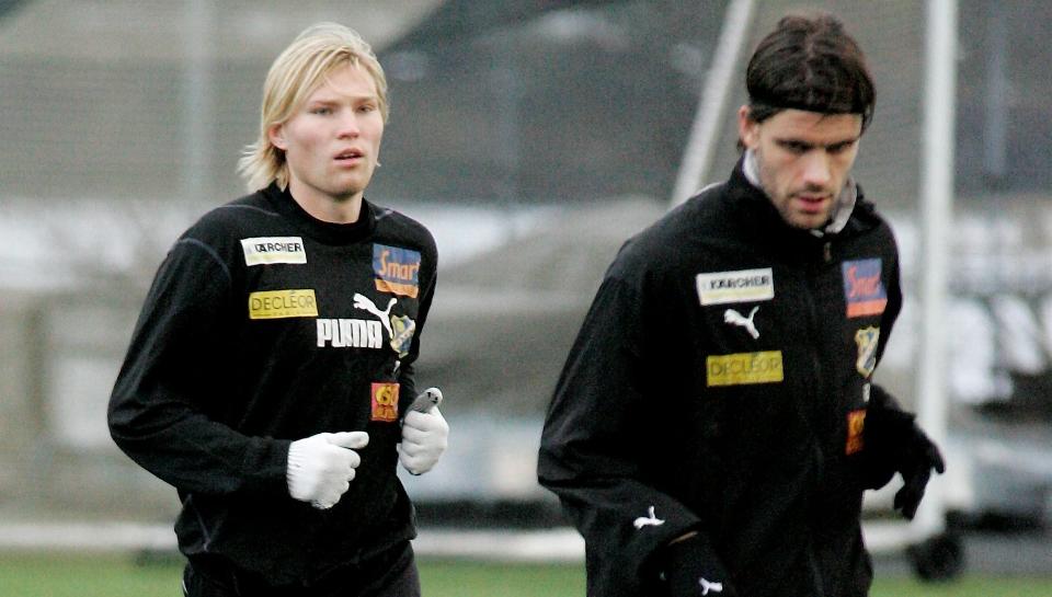 RETT INN P� LAGET: Tomasz Sokolowski (t.v.) rekker ikke Vikings kamp mot Lillestr�m. Dermed m� nyervervelsen Stefan Gislason (t.h.) rett inn p� laget. Her er de to da de spilte sammen i Lyn.Foto: Eirik F�rde/Digitalsport
