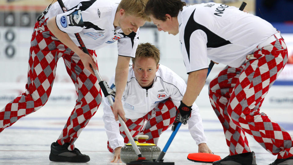 GOD VIKAR Torger Nerg�rd ( i midten) gj�r en utmerket figur som Thomas Ulsruds vikar i VM i i Italia. H�vard Vad Petersson (t.v.) og Christoffer Svae (t.h.) Foto: AP/Scanpix