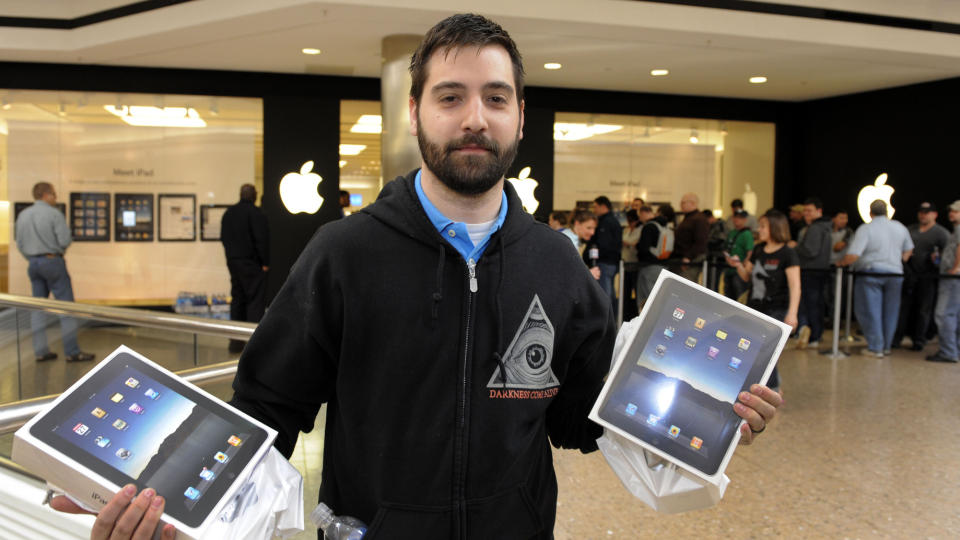 POPUL�R: Den f�rste uka solgte Apple en halv million eksemplarer av sin iPad. Foto: Scanpix