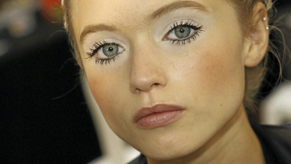 ROUGE: Denne sesongen er det rosa rouge som gjelder. her fra Karl Lagerfeldt sin visning. Foto: Stella
