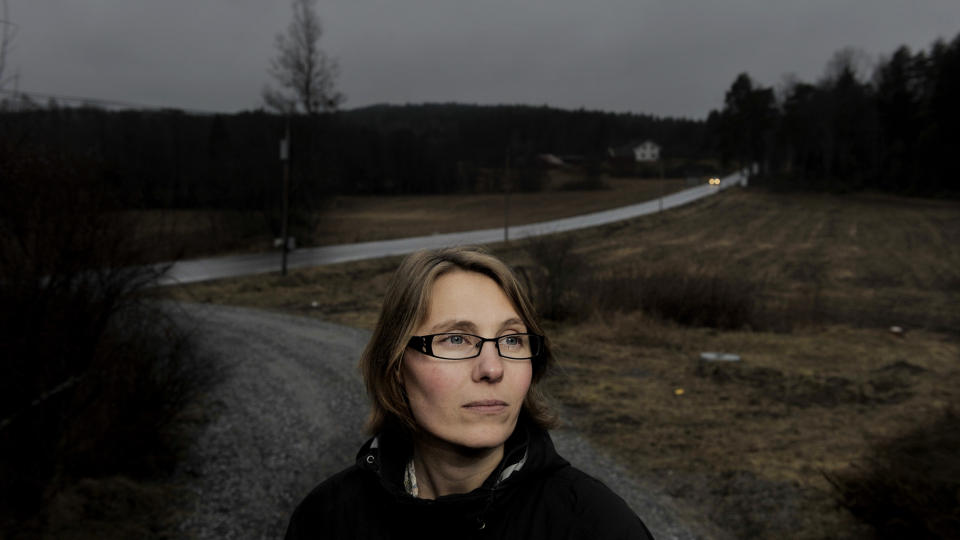 RAMMET: Elisabeth Sigvartsen sa ja til � ta en vaksine hun ble forsikret skulle v�re helt trygg. Det er hun bitter for i dag. Foto: John Terje Pedersen