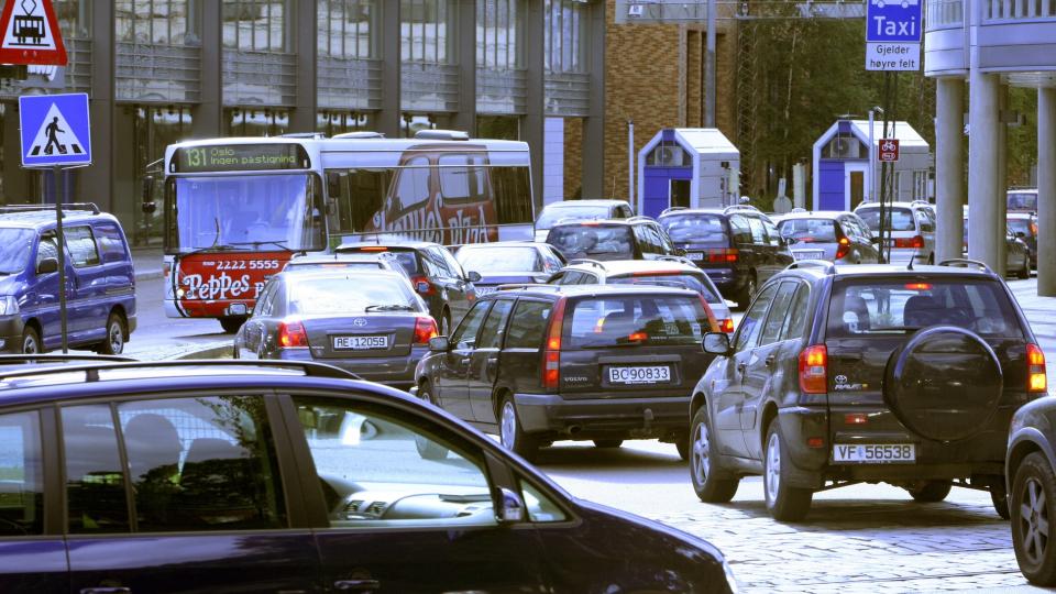 PRIS�KNING: Kollektivprisene �ker mer enn bensinprisen. Foto: Lise �serud/SCANPIX