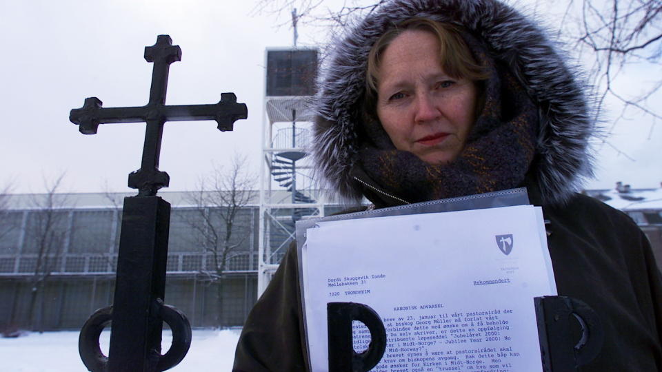 TRUET MED INTERDIKT: Dordi Skuggevik Tande, som tok opp kampen mot biskop Georg M�ller, er fortsatt truet med interdikt, som vil si at hun kan nektes � skrifte og g� til nattverd.