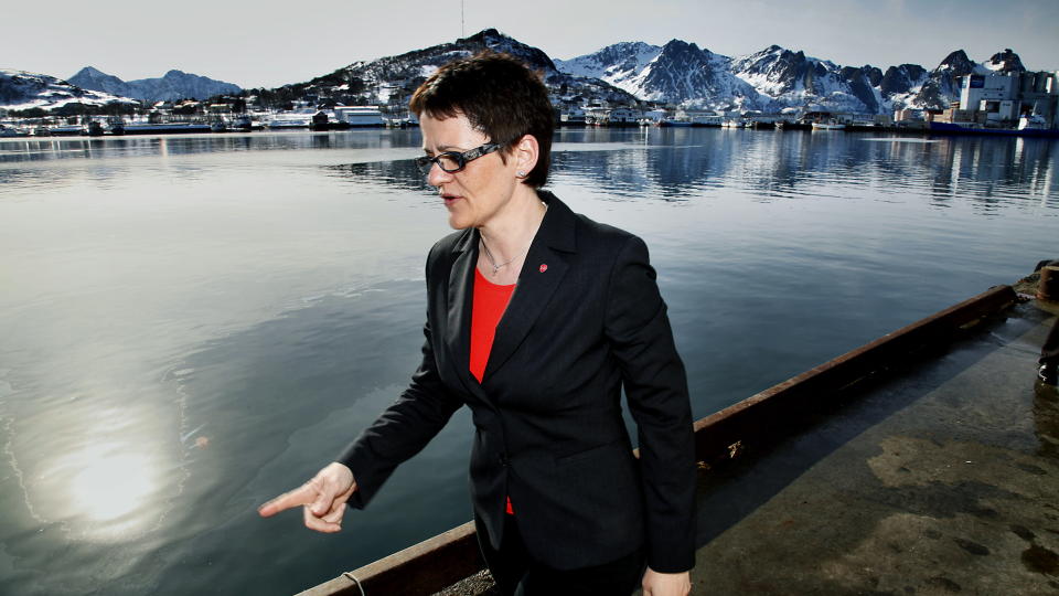 LAKSETR�BBEL: Ikke bare lakselus og r�mming som plager oppdrettsn�ringa, men ogs� tvilsom ressursutnytting i andre land. Fiskeriminister Lisbeth Berg-Hansen kommer selv fra oppdrettsn�ringa og har eierinteresser i to selskaper. Foto: Jacques Hvistendahl.