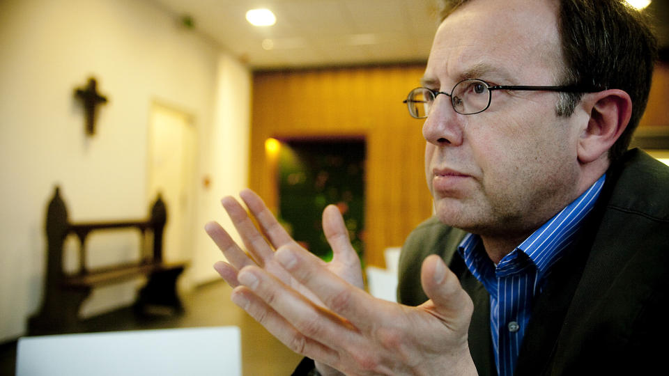 FRUSTRERT OVER HEMMELIGHOLD: Pressetalsmann for biskop Franz-Josef Bode , Hermann Haarmann  legger skylda p� Vatikanet for at de ikke fikk vite sannheten om biskopen Georg M�ller. Foto : Bj�rn Langsem/DAGBLADET.