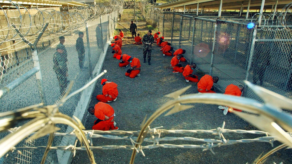 USKYLDIGE FANGER: Flere hundre av de rundt 800 fangene som har v�rt innom fangeleiren Guantanamo siden 2002 har i realiteten v�rt uskyldige hele tida, hevder tidligere stabsjef i Bush-administrasjonen.  Foto: Scanpix