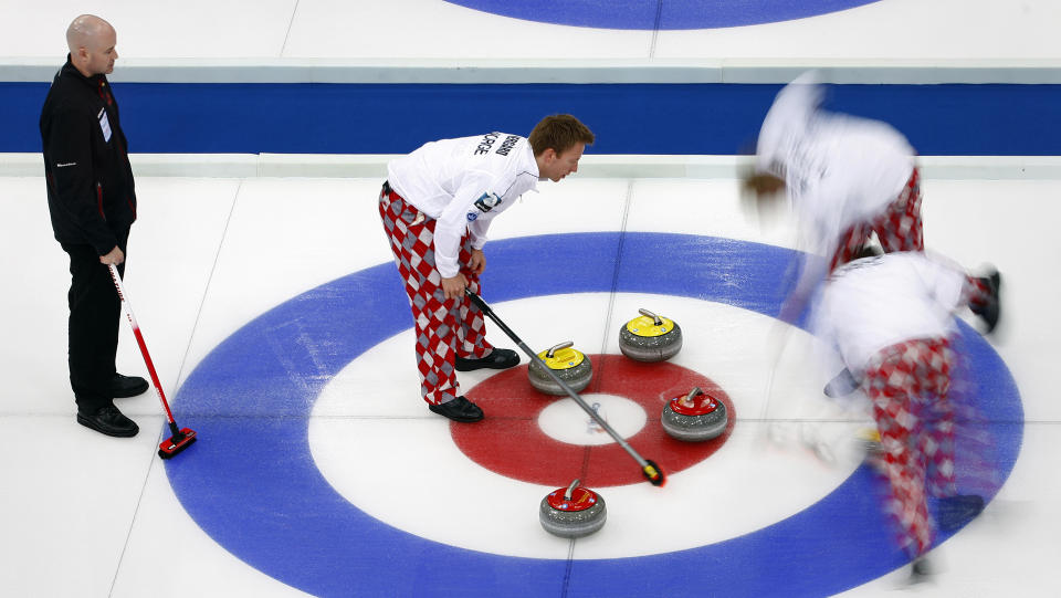KNUST AV CANADA: Den norske skipen Torger Nerg�rd og hans lagkamerater hadde ingen sjanse mot Canada fredag kveld. Foto: REUTERS