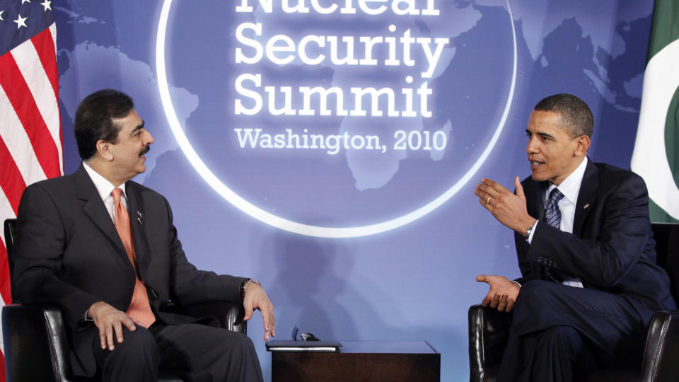 ATOMFRYKT: President Barack Obama m�tte s�ndag Pakistan statsminister Yusuf Raza Gilani foran et toppm�te om atomsikkerhet i Washington. Foto: REUTERS / Richard Clement / SCANPIX