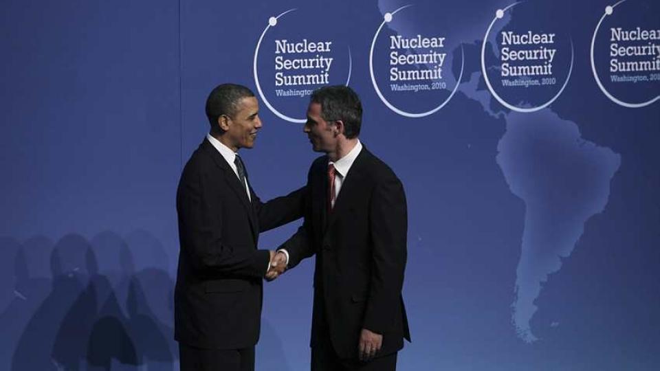 M�TTES I NATT: Obama og Stoltenberg deler en frykt for hva atomv�pen kan gj�re i hendene p� terrorister. De m�ttes til samtale i Washington i natt. Foto: Thomas Nilsson