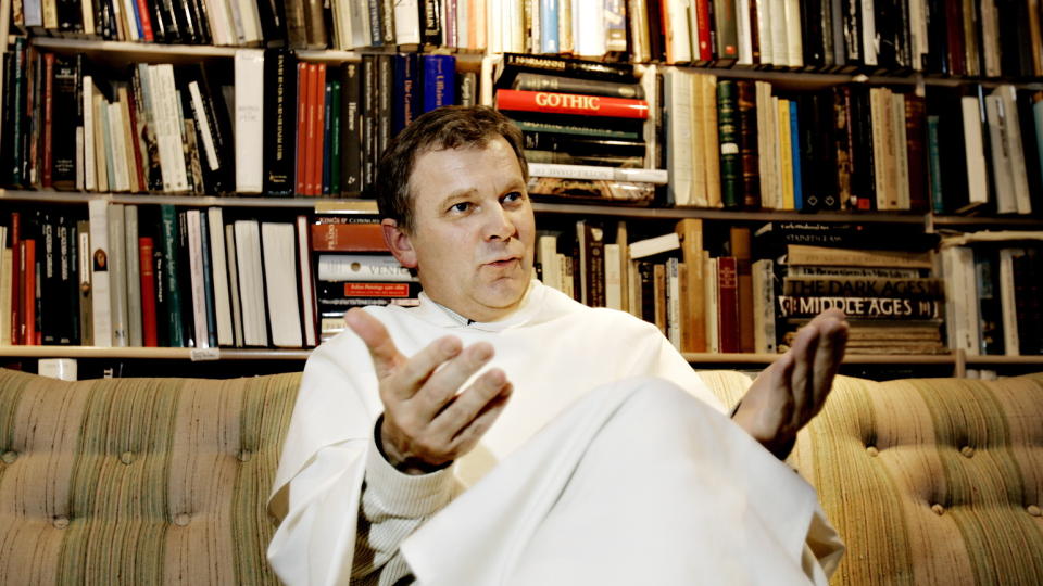 FORTSETTER: Pater Kjell Arild Pollestad har ombestemt seg, og vil fortsette som prest i Den katolske kirke. 

Foto: OLE C. H. THOMASSEN / Dagbladet