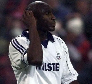 HAR SL�TT ARSENAL: Sol Campbell var Tottenham-spiller sist Arsenal tapte mot hvittr�yene. Foto: AP/Axel Seidemann
