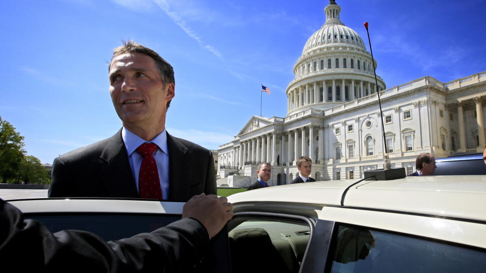 STARTEN: Statsminister Jens Stoltenberg var p� klimatoppm�te i New York. Noen dager forsinket er han tilbake i Norge, etter en lang biltur fra Basel i Sveits. Foto: �RJAN F. ELLINGV�G