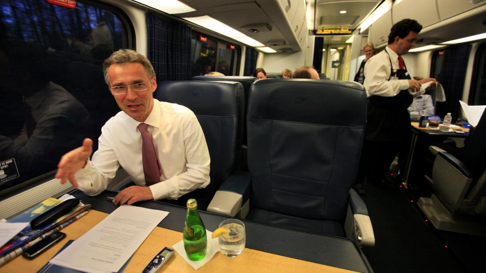 LUKSUS: Stoltenberg trivdes i luksuskupeen p� Amtrak, men kan ikke love lignende standarder i Norge. Foto: �rjan Ellingv�g/Dagbladet