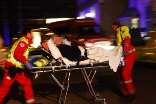 FLERE TIL SYKEHUS: Over 30 personer er evakuert. Foto: Svein Gustav Wilhelmsen