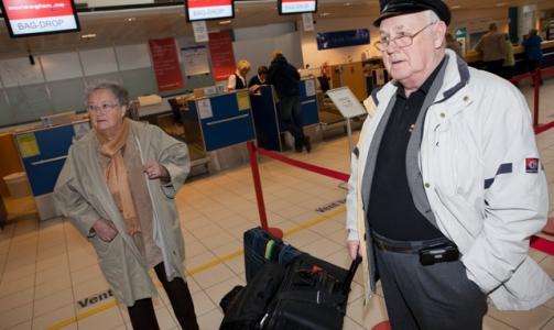 REKKER CRUISE: B�ten g�r ikke f�r p� s�ndag, s� ekteparet Astrid og Gunnar Breivik rekker til Oslo med buss f�r cruiset er i gang. Foto: OLE MORTEN MELG�RD