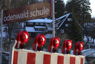 KANSKJE S� MANGE SOM 100 ELEVER MISBRUKT: �tte l�rere er anklaget for seksuelt misbruk av tidligere elever. Foto: REUTERS/Ralph Orlowski