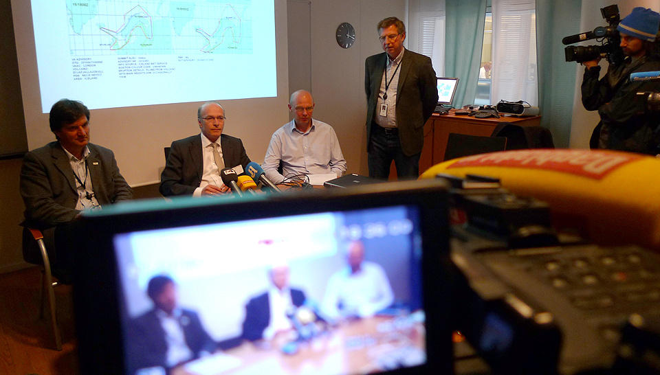 KAN BLI LANGVARIG: - F�rste gang i norsk luftfartshistorie at dette har inntruffet, sier konsernsjef i Avinor, Sverre Quale (t.h.). Foto: KRISTOFFER EGEBERG