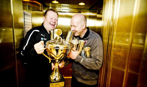 FINALEH�P I TYNN TR�D: Larvik-trenerne Tor Odvar Moen og Karl Erik B�hn har vunnet alt, men mangler den aller st�rste pokalen - Champions League-trofeet. Foto: THOMAS RASMUS SKAUG