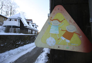 LEKENDE BARN: Skiltet i oppkj�rselen til den skandalebefengte kostskolen. Foto: REUTERS/Ralph Orlowski.