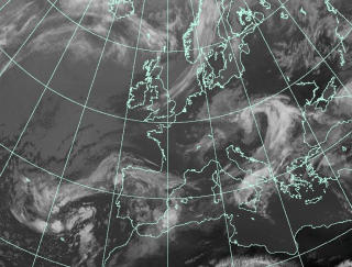 RAMMER EUROPA: En sky av vulkansk aske har spredd seg over Europa etter vulkanutbruddet p� Island denne uka. Foto: REUTERS/SCANPIX