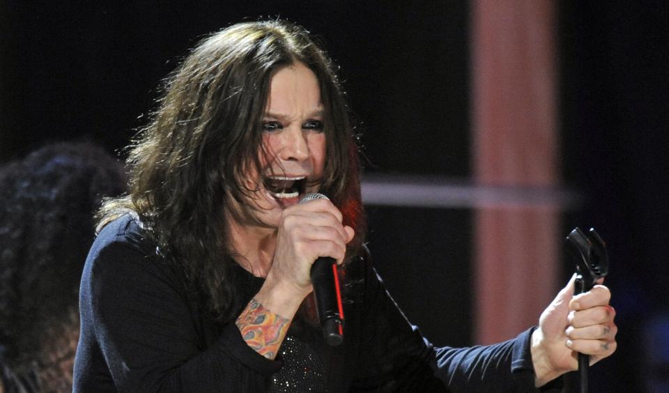 - LET ME HEAR YOU SCREAM: ...er navnet p� Ozzys nye singel. Den f�r du helt sikkert h�re i Troms� og Stavanger i september. Foto: AP/Scanpix